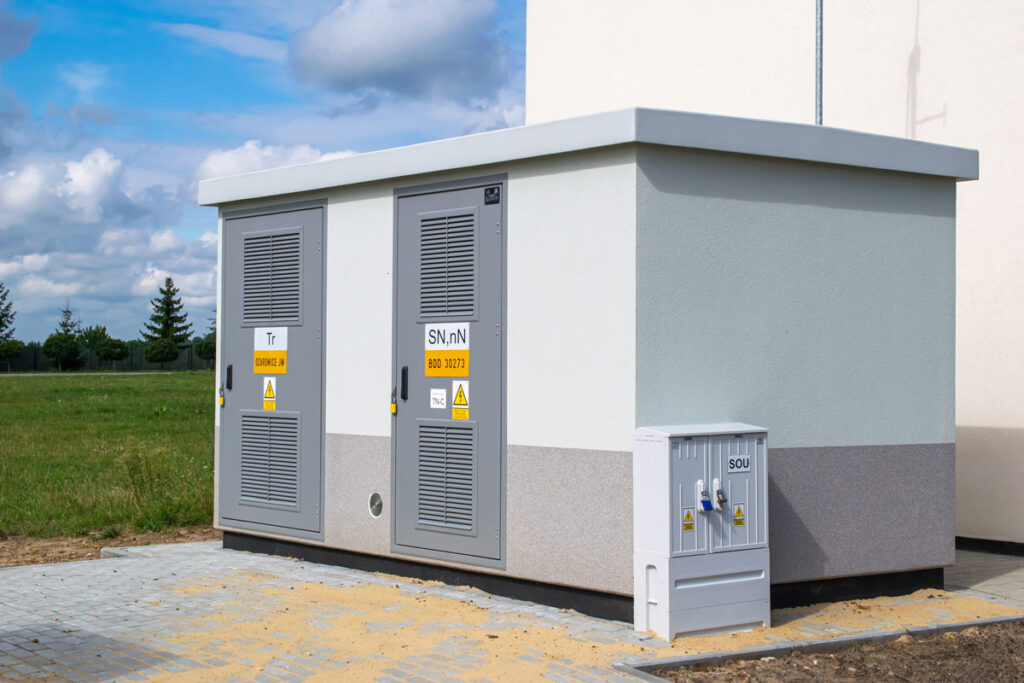 kunststoff-und-aluminium-schilder-fuer-trafo-station-im-aussenbereich-witterungsbestaendig