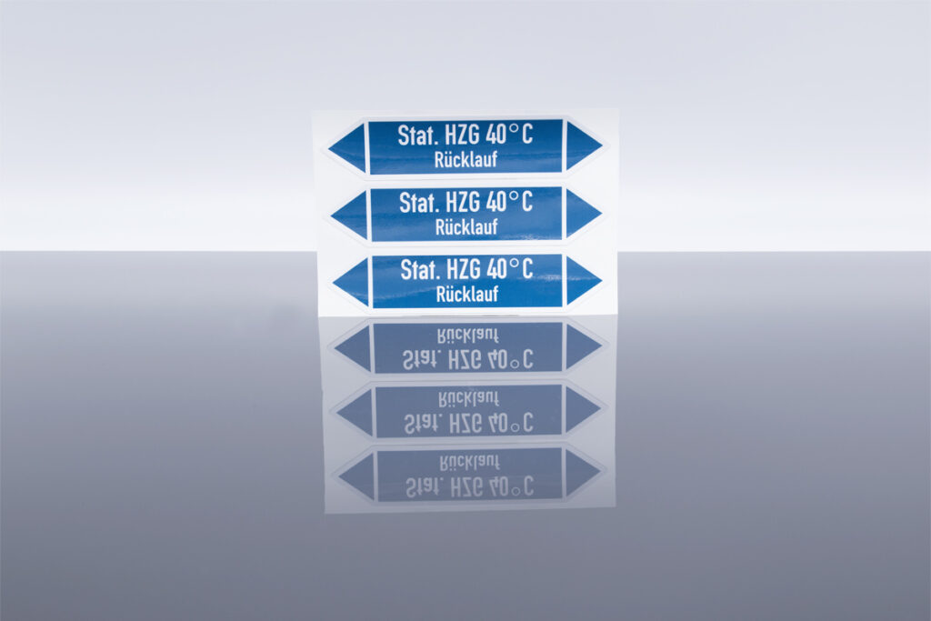 fliessrichtungspfeile-auf-bogen-druck-blau-weiss-ruecklauf-vorlauf-industrielabels-diverse-inhalte-